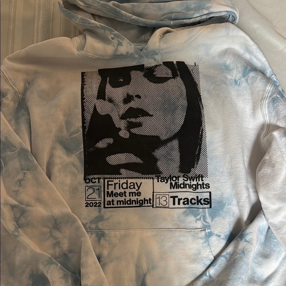 Taylor Swift Blue Sweatshirt & Hoodie with Graphic Design